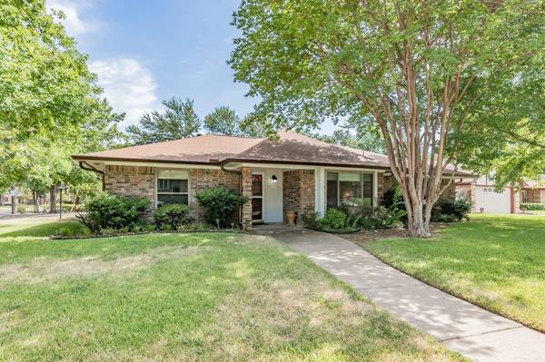 224 Bremen Drive, Hurst, TX 76054