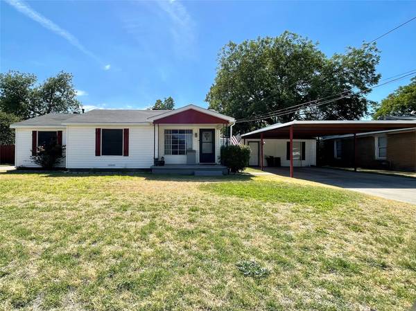 131 N Roe Street, White Settlement, TX 76108