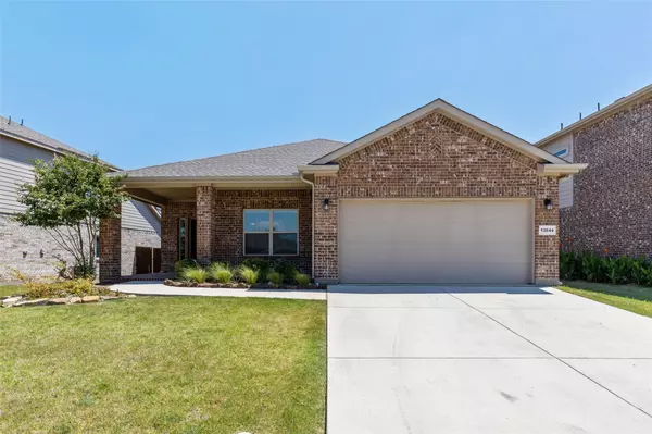 13844 Langston Lake Drive, Fort Worth, TX 76262