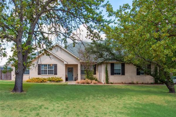 106 Lakeview Court, Weatherford, TX 76087