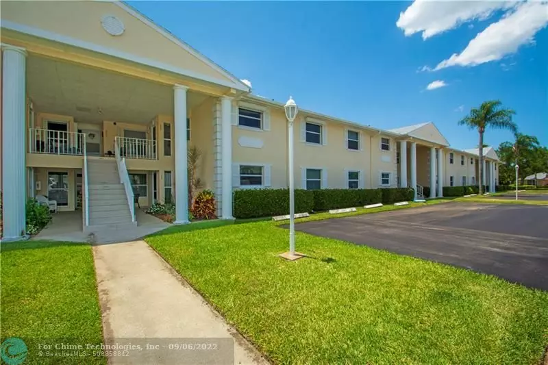 Vero Beach, FL 32962,605 W Lake Jasmine Circle  #203