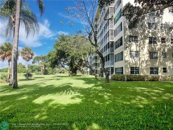 Pompano Beach, FL 33069,3050 N Palm Aire Dr  #402