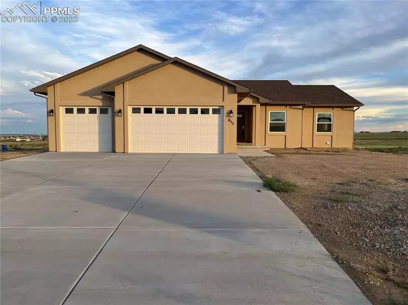 852 E Heron DR, Pueblo West, CO 81007