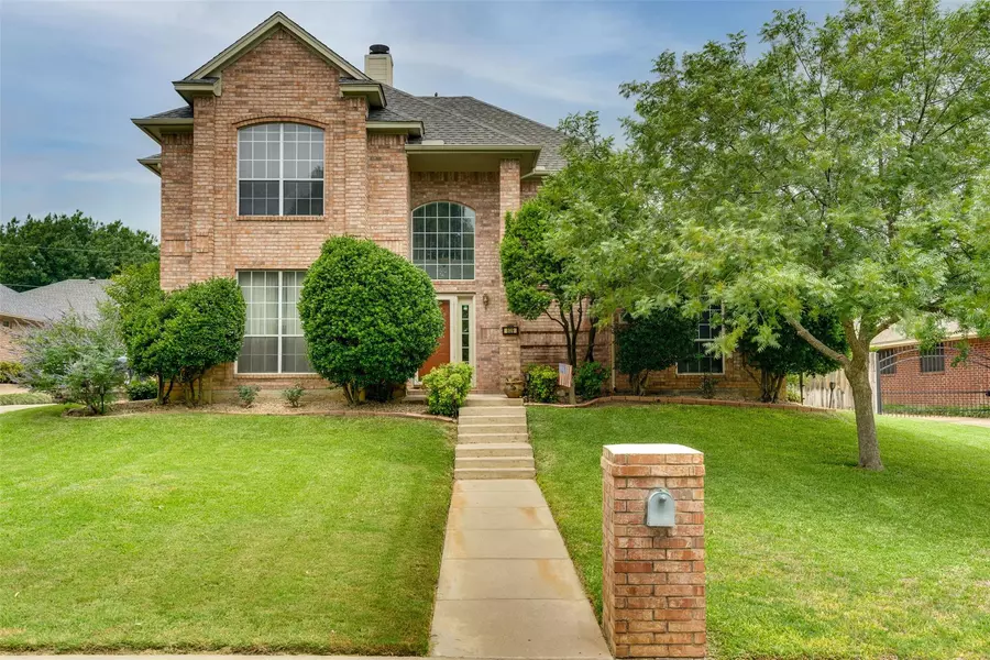 809 Xavier Drive, Mansfield, TX 76063