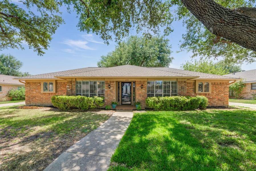 209 Baker Drive, Hurst, TX 76054