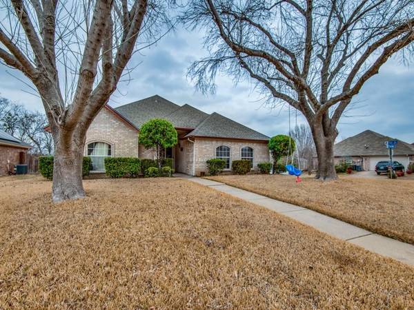 5633 Straightaway Drive, Haltom City, TX 76117