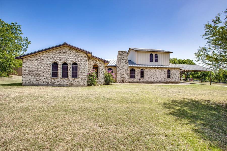 805 Quail Run Street, Crowley, TX 76036