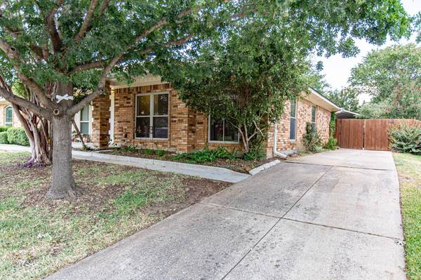 2413 Dalewood Lane, Bedford, TX 76022