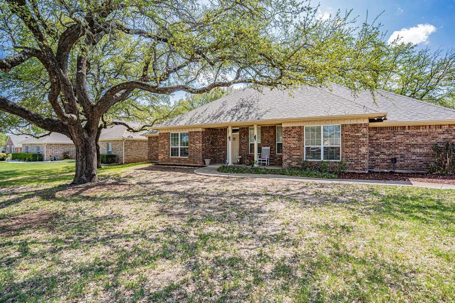 3231 Crossbridge Circle, Granbury, TX 76049