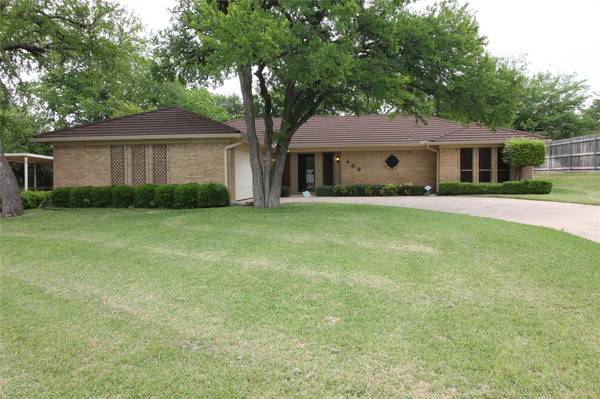 409 Lake Louise Court, Fort Worth, TX 76103