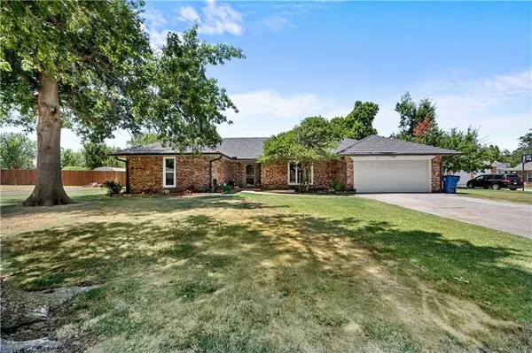 617 N Centennial Way, Mustang, OK 73064