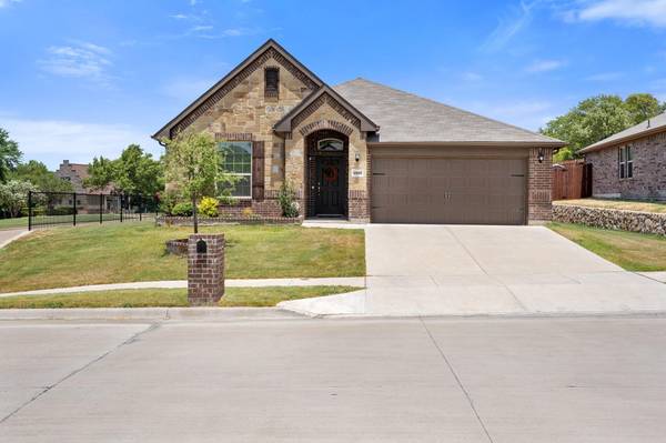 10868 Live Oak Creek Drive, Fort Worth, TX 76108