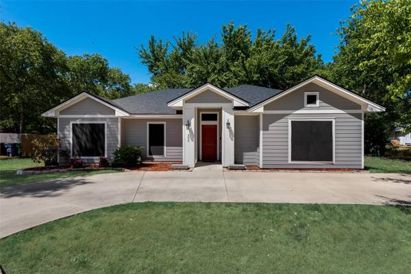 305 Pecan Street, Waxahachie, TX 75165