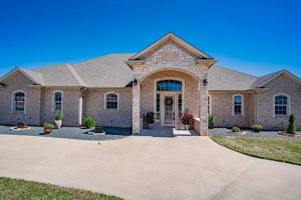 3203 Walnut Creek Parkway, Granbury, TX 76049