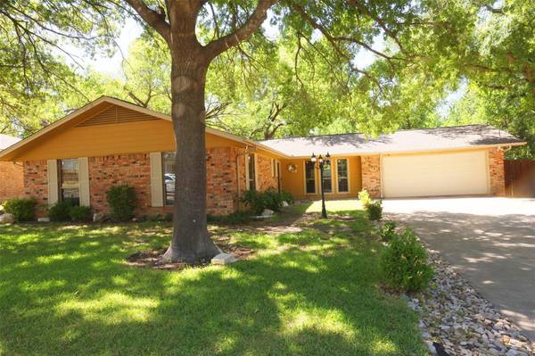 533 Sharp Drive, Desoto, TX 75115