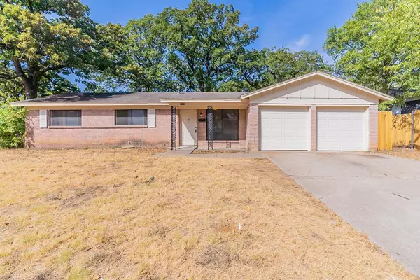 4736 Forest Wood Drive, Forest Hill, TX 76119