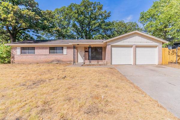 4736 Forest Wood Drive, Forest Hill, TX 76119