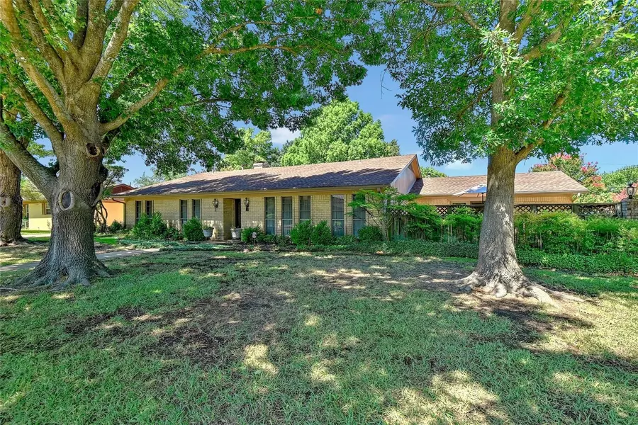 2626 Shoreline Drive, Sherman, TX 75092