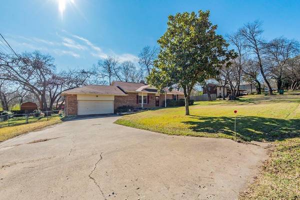 15920 Hilltop Drive, Kemp, TX 75143