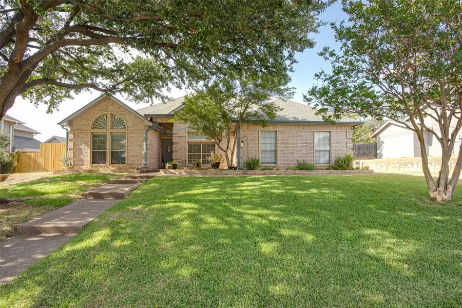 2946 Cresthaven Drive, Grapevine, TX 76051