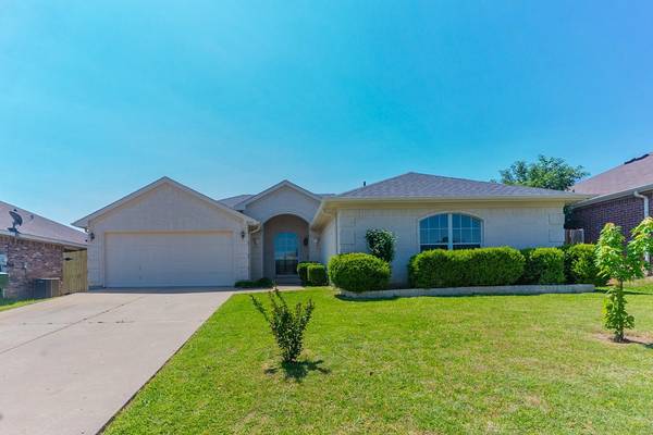 2001 Wahoo Drive, Mansfield, TX 76063