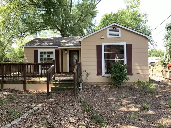 303 E Neal Street, Carthage, TX 75633