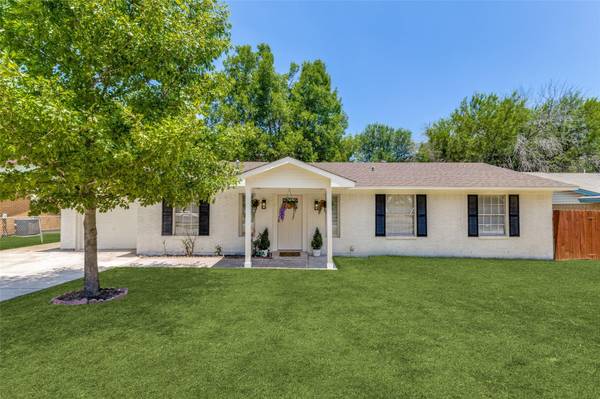 1108 Anthony Drive,  Ennis,  TX 75119