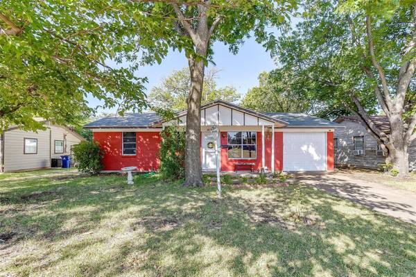 413 NW Newton Drive, Burleson, TX 76028