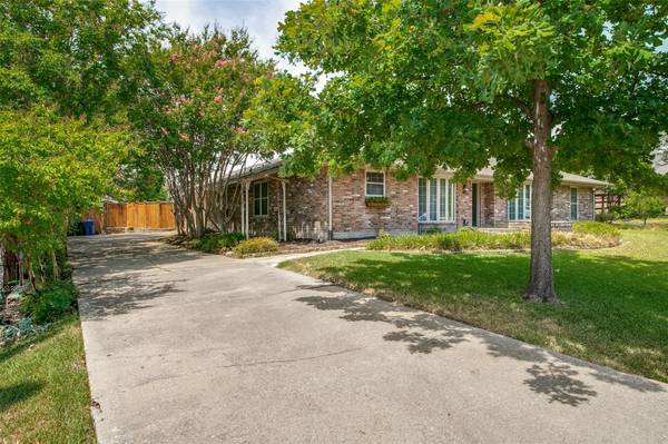 537 Oakcrest Drive, Coppell, TX 75019