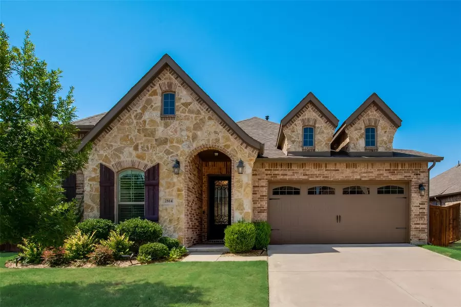 2814 Twin Ridge Drive, Arlington, TX 76001