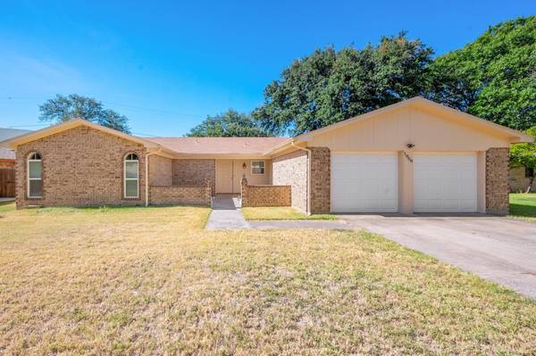 1808 Mulberry Drive, Benbrook, TX 76126