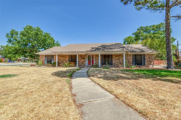 1016 Michael Court, Irving, TX 75061