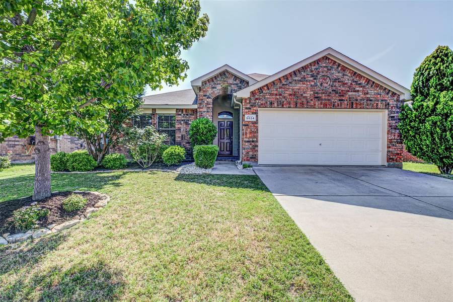 5824 Show Master Lane, Fort Worth, TX 76179