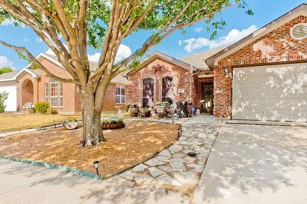 2837 Wakecrest Drive, Fort Worth, TX 76108