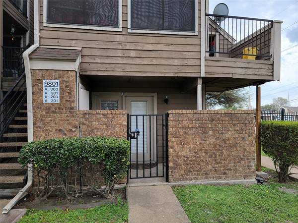 9801 Walnut Street #103, Dallas, TX 75243