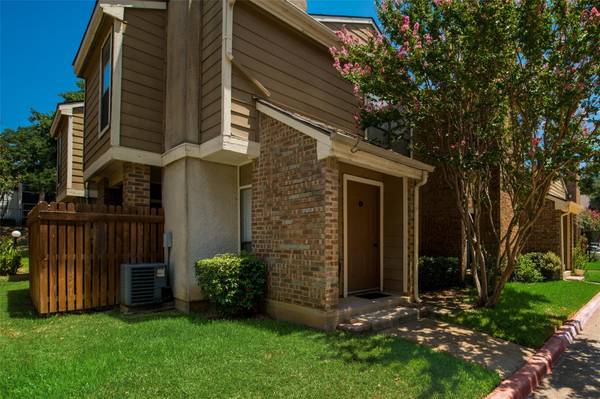 2125 Park Willow Lane #D, Arlington, TX 76011