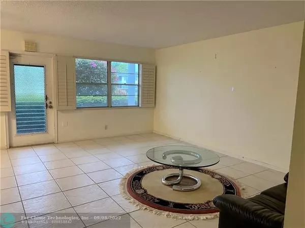 Deerfield Beach, FL 33442,1054 SW Lyndhurst K  #1054