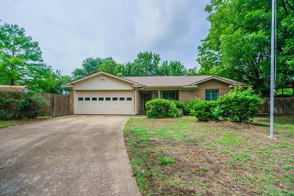 904 Timberline Court, Benbrook, TX 76126