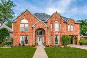 1069 W Winding Creek Drive, Grapevine, TX 76051