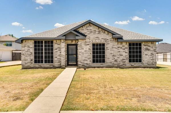 1109 Mockingbird Lane, Desoto, TX 75115