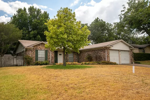 Arlington, TX 76010,2102 Cottie Lane