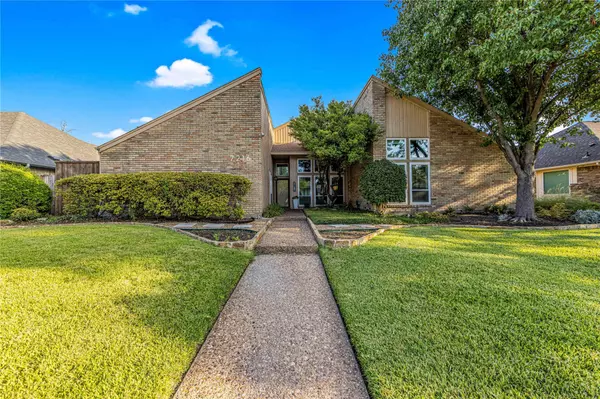 7216 Arbor Oaks Drive, Dallas, TX 75248