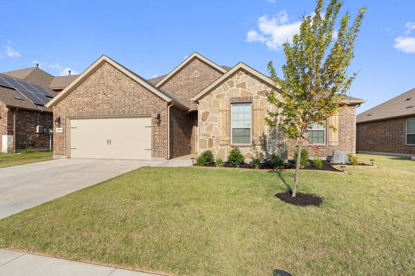 2812 Faro Road, Aubrey, TX 76227