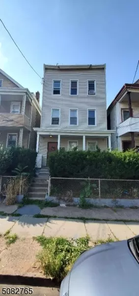 18 Quincy St, Passaic City, NJ 07055