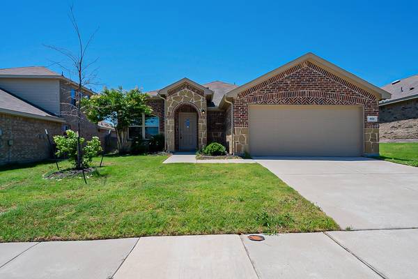 453 Saguaro Drive, Fort Worth, TX 76052