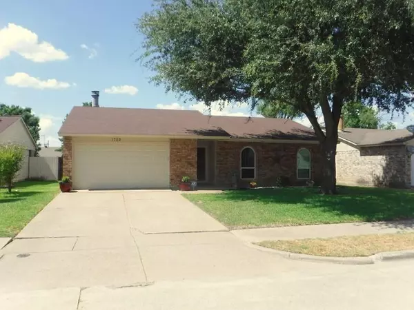 1702 Santa Fe Trail, Grand Prairie, TX 75052