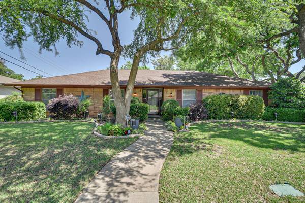 1803 W Cedar Elm Drive, Arlington, TX 76012