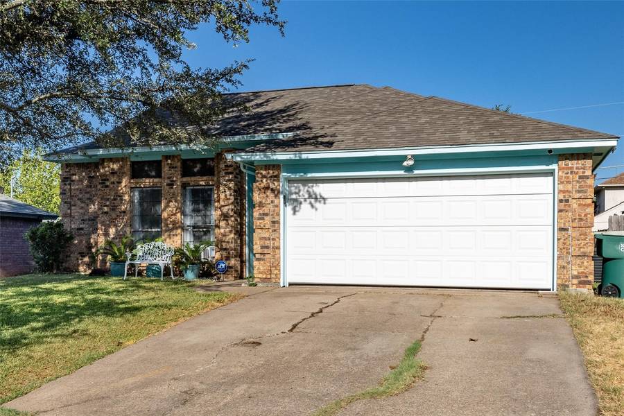 4317 Mayan Court, Lake Worth, TX 76135