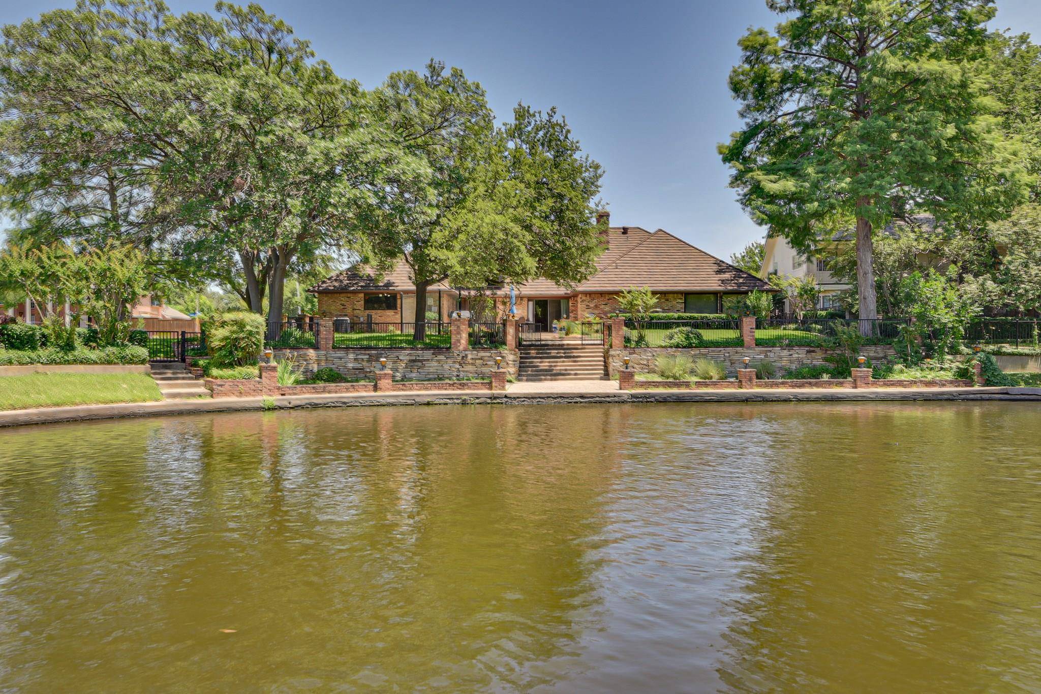 1408 Crowley Road, Arlington, TX 76012