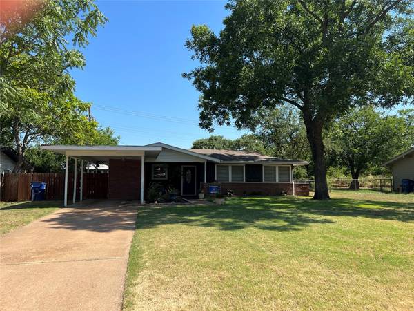 1423 Rolling Hills Drive, Graham, TX 76450